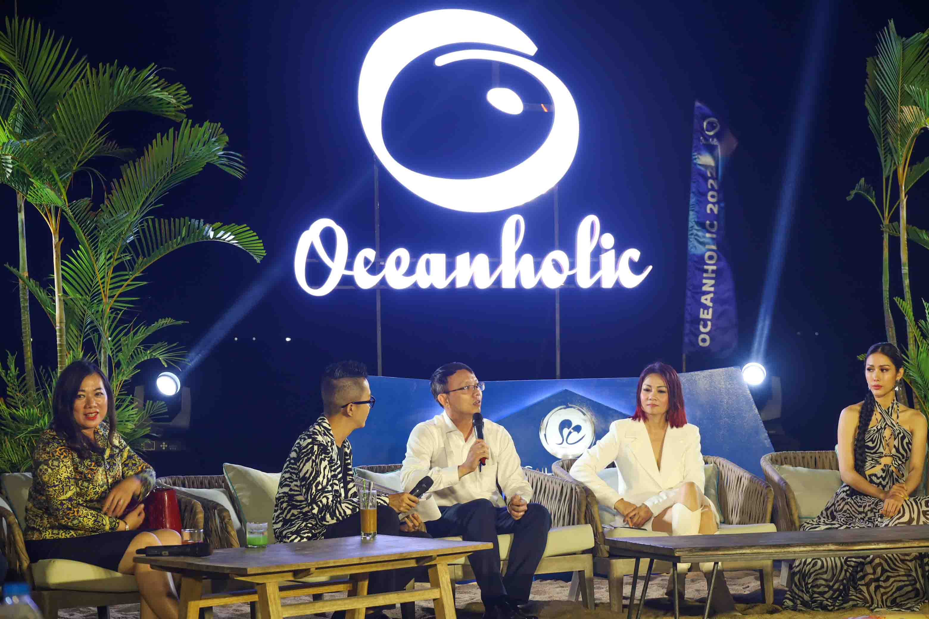 Lãnh đạo Sở Văn hóa và Thể thao phát biểu tại buổi giới thiệu dự án âm nhạc Oceanholic. 