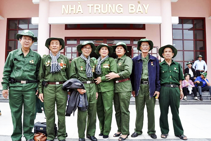 Các cựu thanh niên xung phong Khánh Hòa dự lễ về nguồn tại khu căn cứ cách mạng Nước Oa - tỉnh Quảng Ngãi.