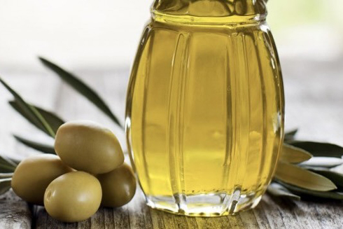 Dầu olive có tác dụng ngăn ngừa các căn bệnh liên quan đến lão hóa. Ảnh: ST