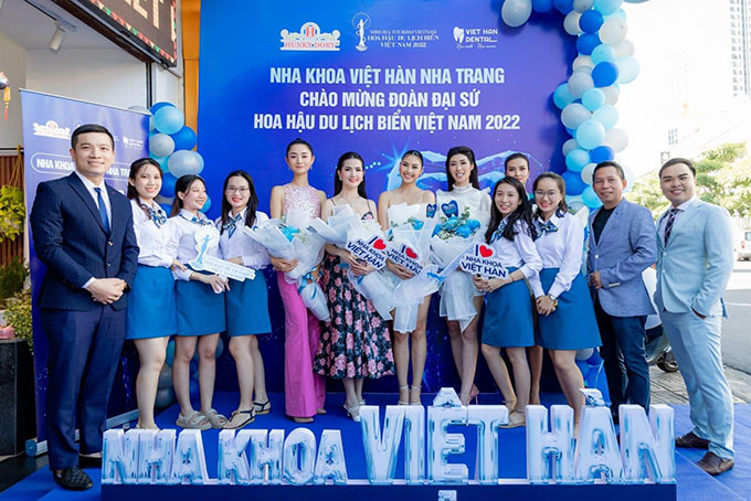 Đoàn đại sứ Hoa hậu Du lịch Biển 2022 và Nha khoa Việt Hàn.