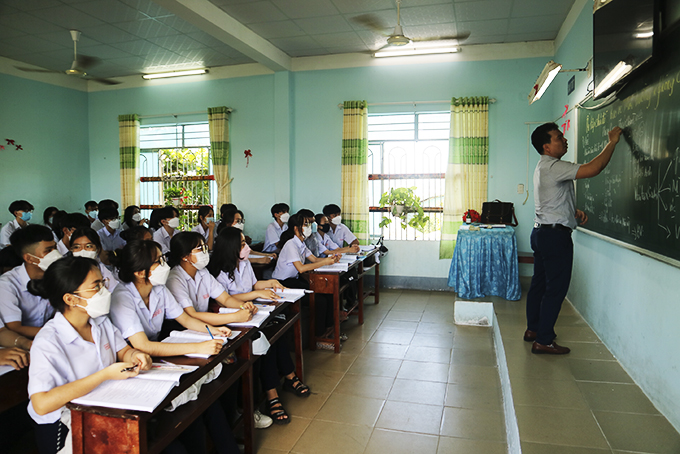 Tiết ôn tập của học sinh lớp 12 Trường THPT Nguyễn Thiện Thuật