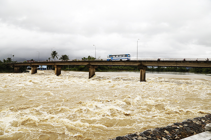 Nước sông Cái Nha Trang dâng cao gây ngập ven sông trong các mùa mưa lũ gần đây.