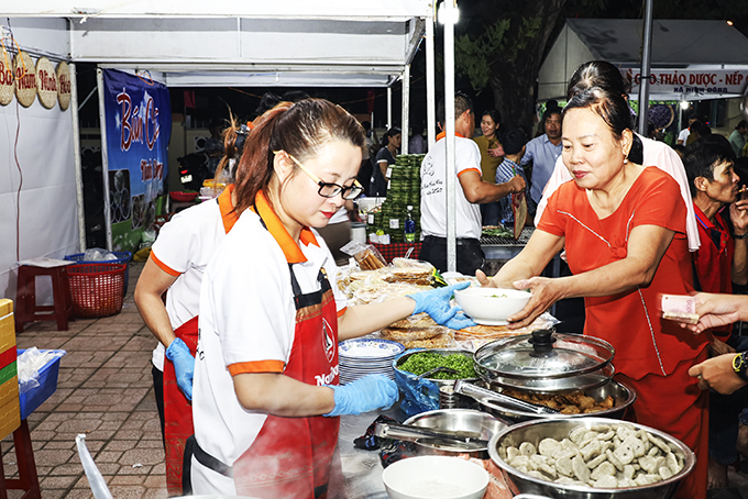 Một gian hàng bánh canh tại Lễ hội ẩm thực Ninh Hòa lần thứ nhất. 