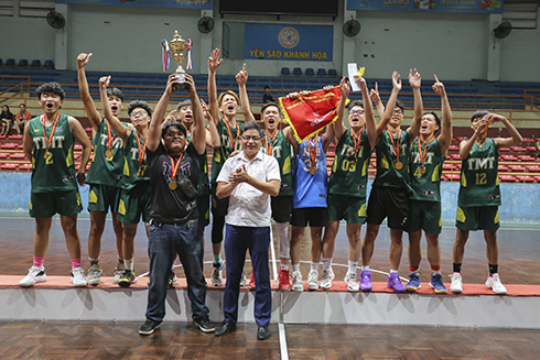 Đội trẻ Nha Trang vô địch.