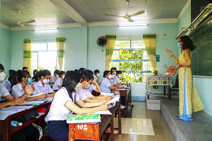 iết ôn tập của học sinh lớp 12  Trường THPT Nguyễn Thiện Thuật (TP. Nha Trang). 