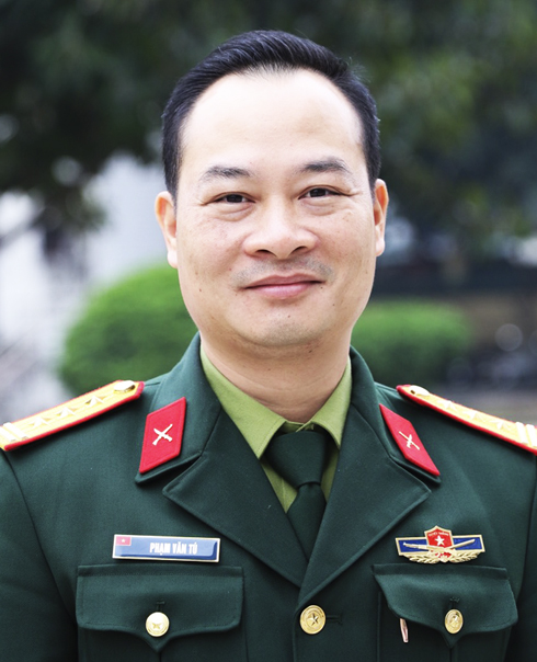 Thượng tá Phạm Văn Tú - Phó Giám đốc Trung tâm Phát thanh - Truyền hình Quân đội - Tổng đạo diễn chương trình
