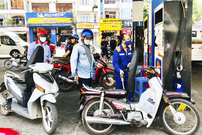 Hoạt động kinh doanh xăng dầu tại Cửa hàng xăng dầu khu vực Mả Vòng, TP. Nha Trang.