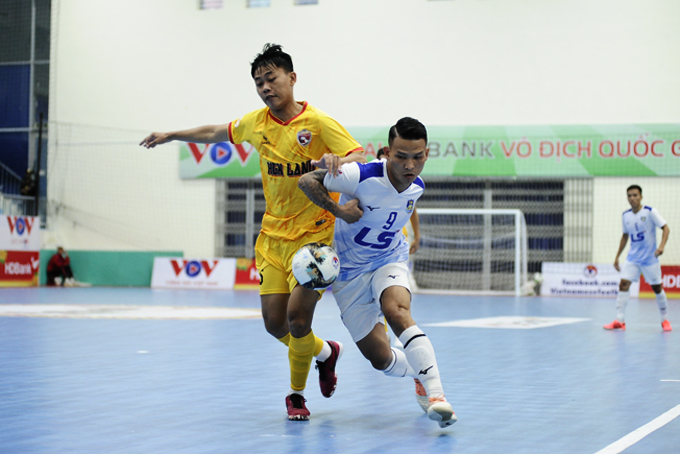 Đội bóng Thái Sơn Nam (áo trắng)  đang gặp khó khăn ở lượt đi giải năm nay.