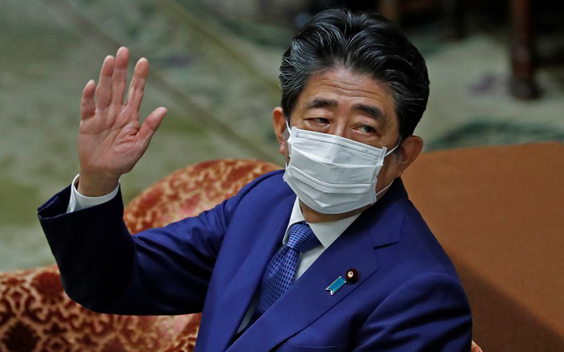 Ông Abe Shinzo tham gia phiên họp của Hạ viện Nhật Bản, ngày 25/12/2020. (Ảnh: Reuters)