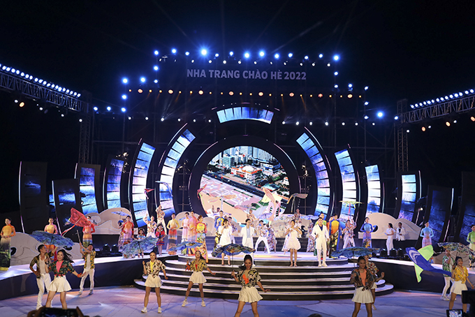 Chương trình biểu diễn Đêm sắc màu huyền diệu trong chuỗi sự kiện Nha Trang - Chào hè.