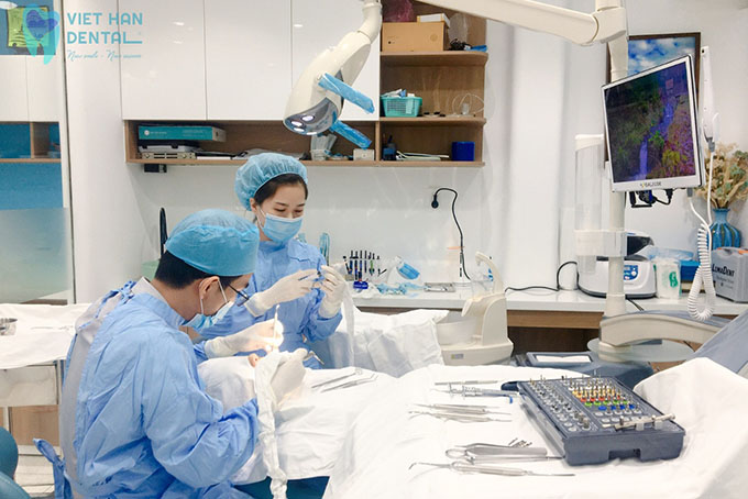 Bác sĩ trồng răng implant tại Nha khoa Việt Hàn có chuyên môn cao, giàu kinh nghiệm