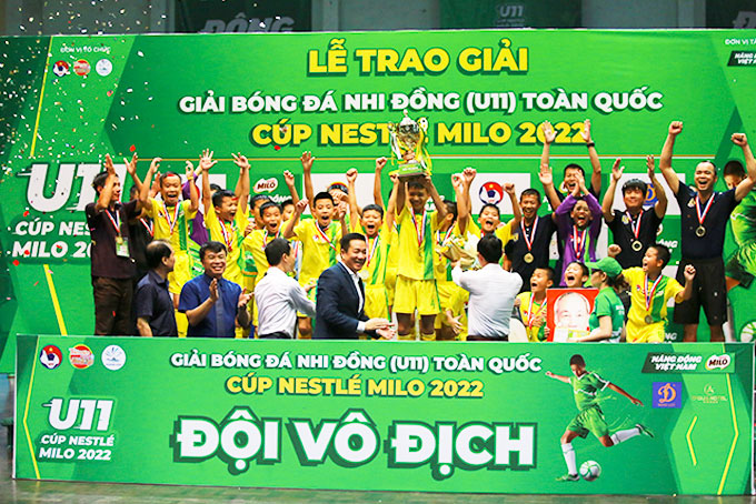 U11 Sông Lam Nghệ An đăng quang chức vô địch.