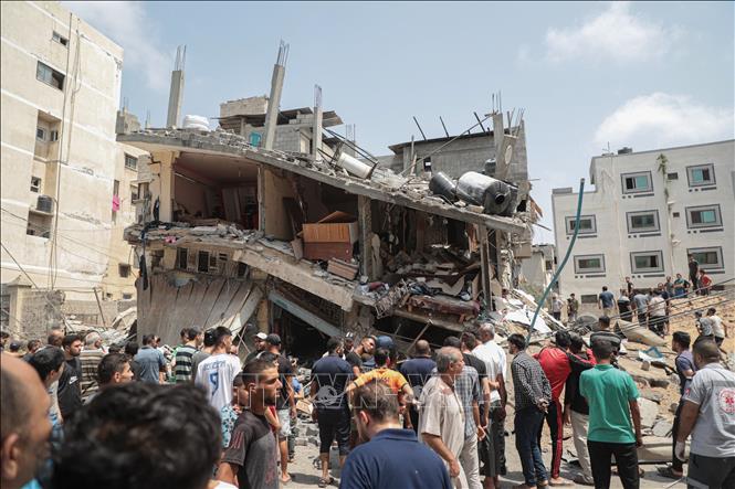 Những ngôi nhà bị phá huỷ sau loạt không kích của Israel xuống Dải Gaza, ngày 6/8/2022. Ảnh: THX/TTXVN