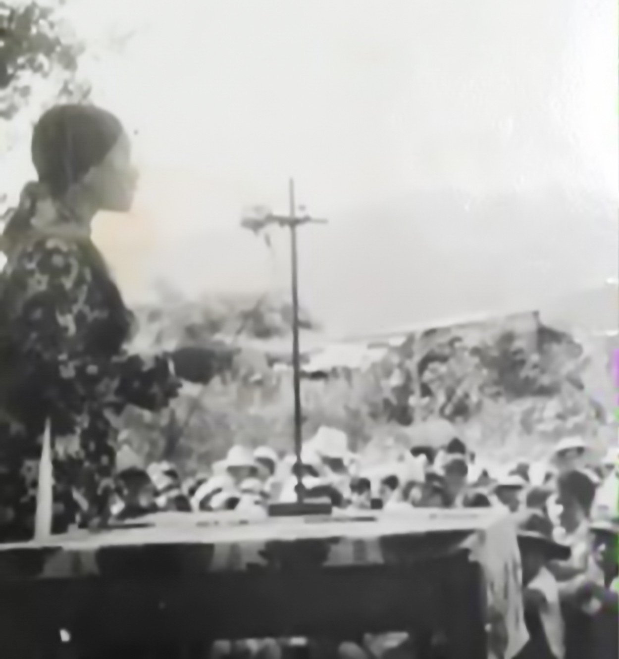 Ngày khai giảng đầu tiên của Trường Phổ thông cơ sở Ninh Ích, năm 1977.  