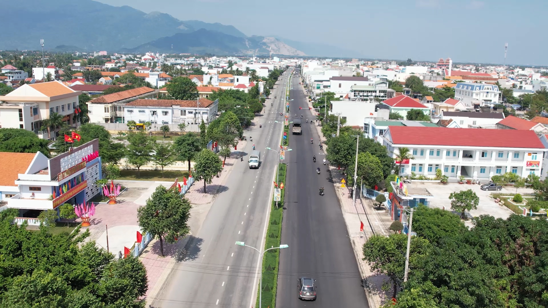 Một góc thị trấn Vạn Giã.