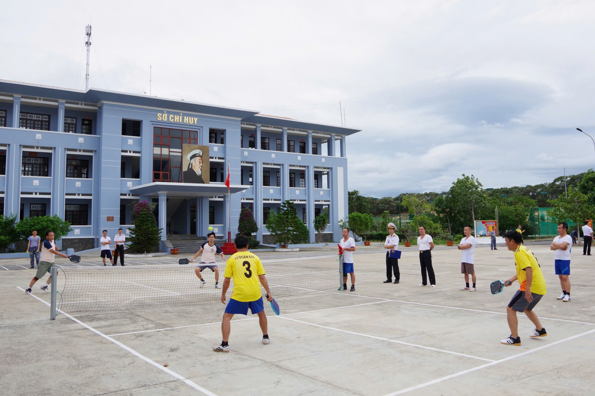 Các đội tham gia thi đấu.