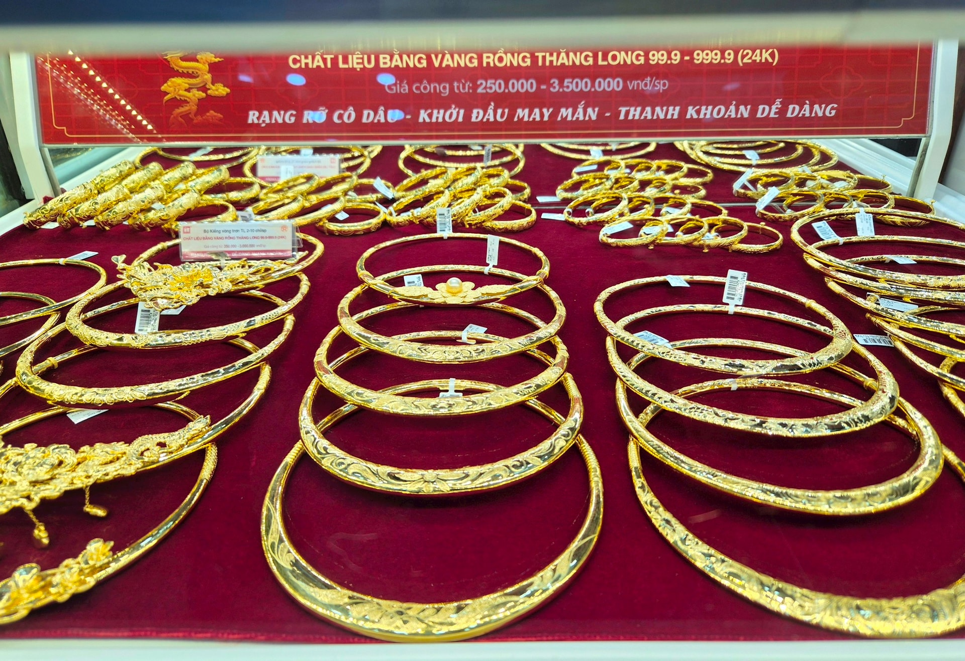 Giá vàng miếng SJC tăng 200.000 đồng lượng. 