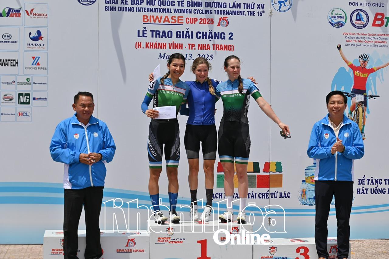 Trao giải cho các tay đua đạt giải Sprint 2